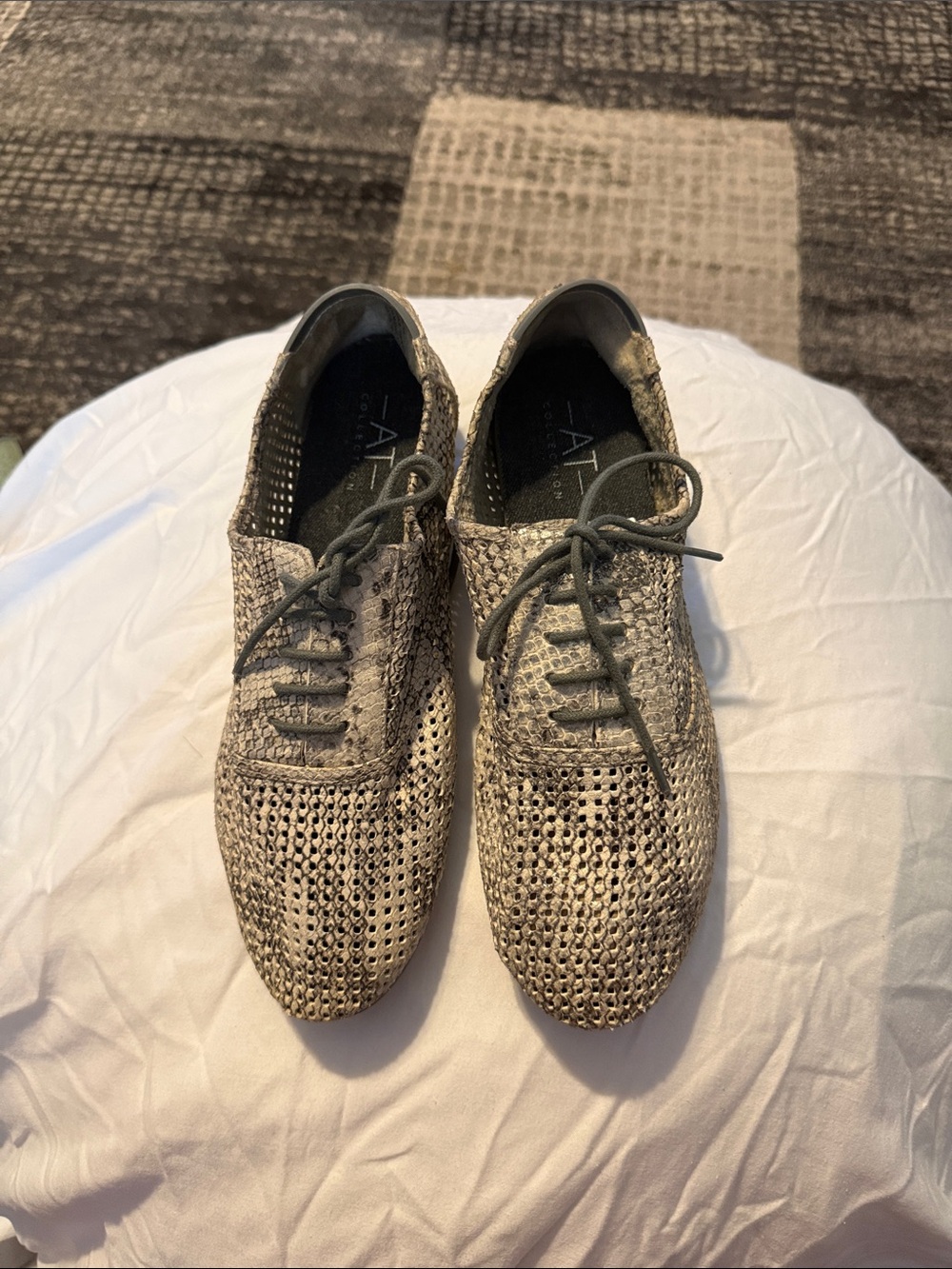 Women’s Leather Knit Lace-Up Flats in Light Gray